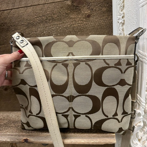 Coach Signature Crossbody Bag Khaki/Pink Lining - Picture 4 of 11